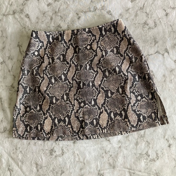 Snake skin look skirt - Picture 3 of 7
